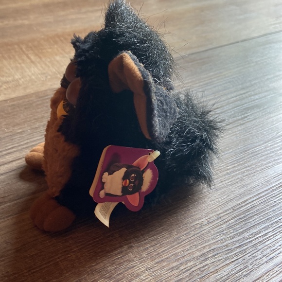 Vintage ,  with tag 1999 brown and black furby  with blues eyes. Tiger - Picture 2 of 5